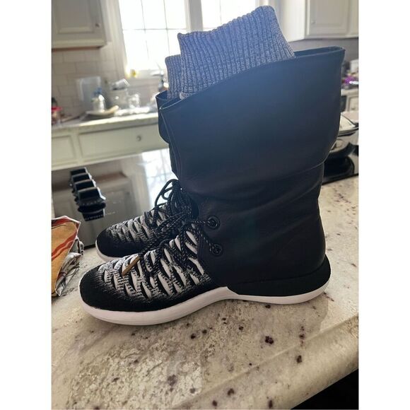 Nike Air Women’s Rosche 2 Flyknit Hi Black & White Sock Sneaker Boot sz 5 NWOB - Picture 6 of 8